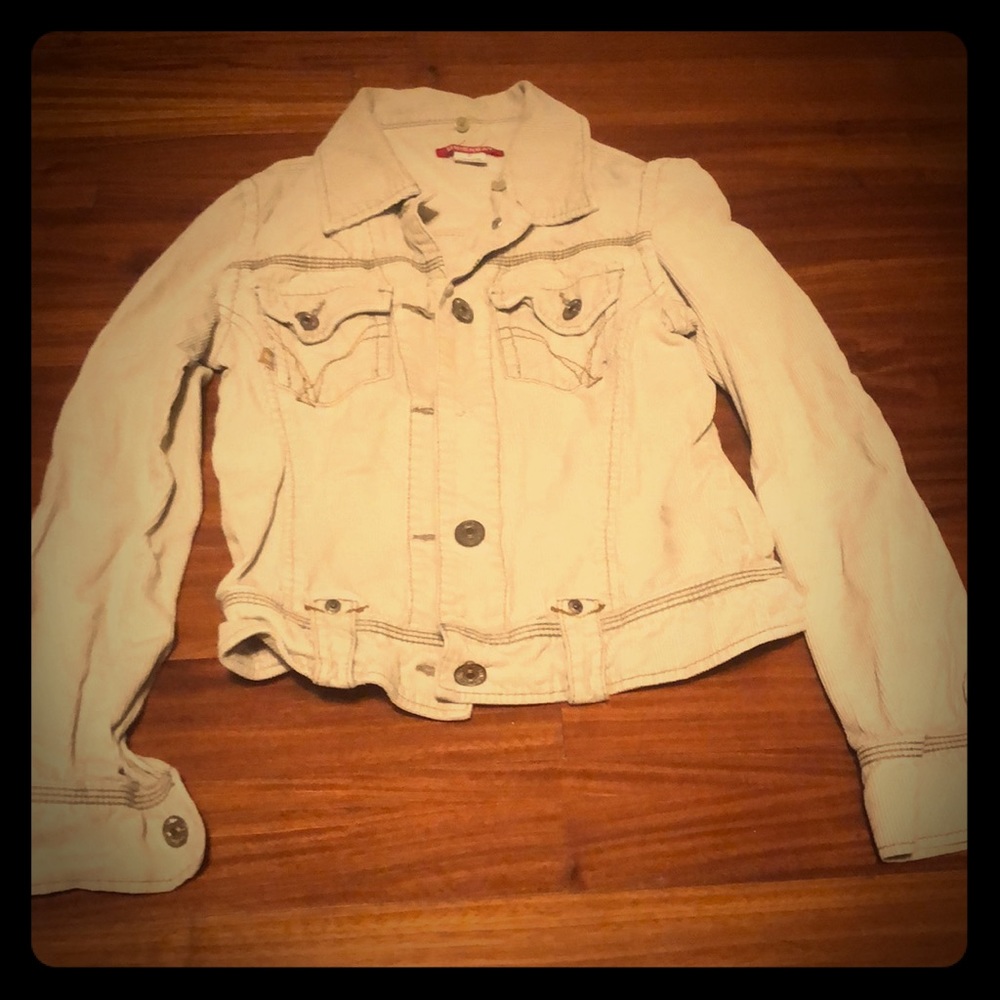 Women’s super cute jean jacket 💜